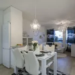 Vasko Luxurious Suites, Nilo